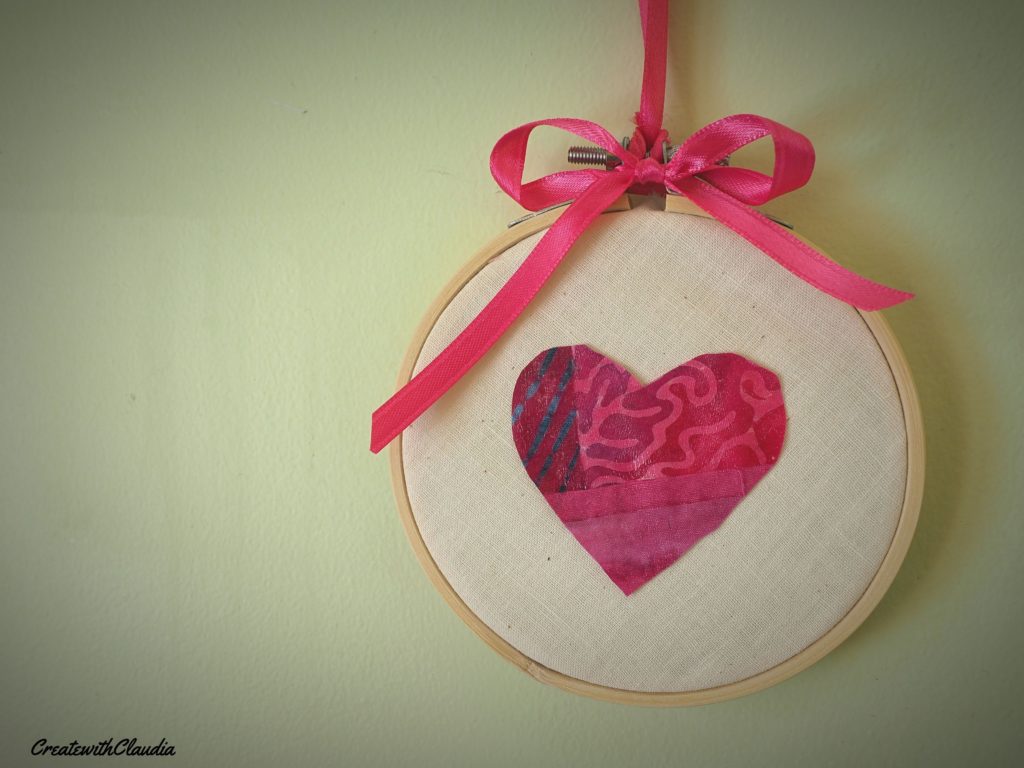 No-sew Valentine's Day Embroidery Hoop Patchwork Wall Hanging
www.createwithclaudia.com