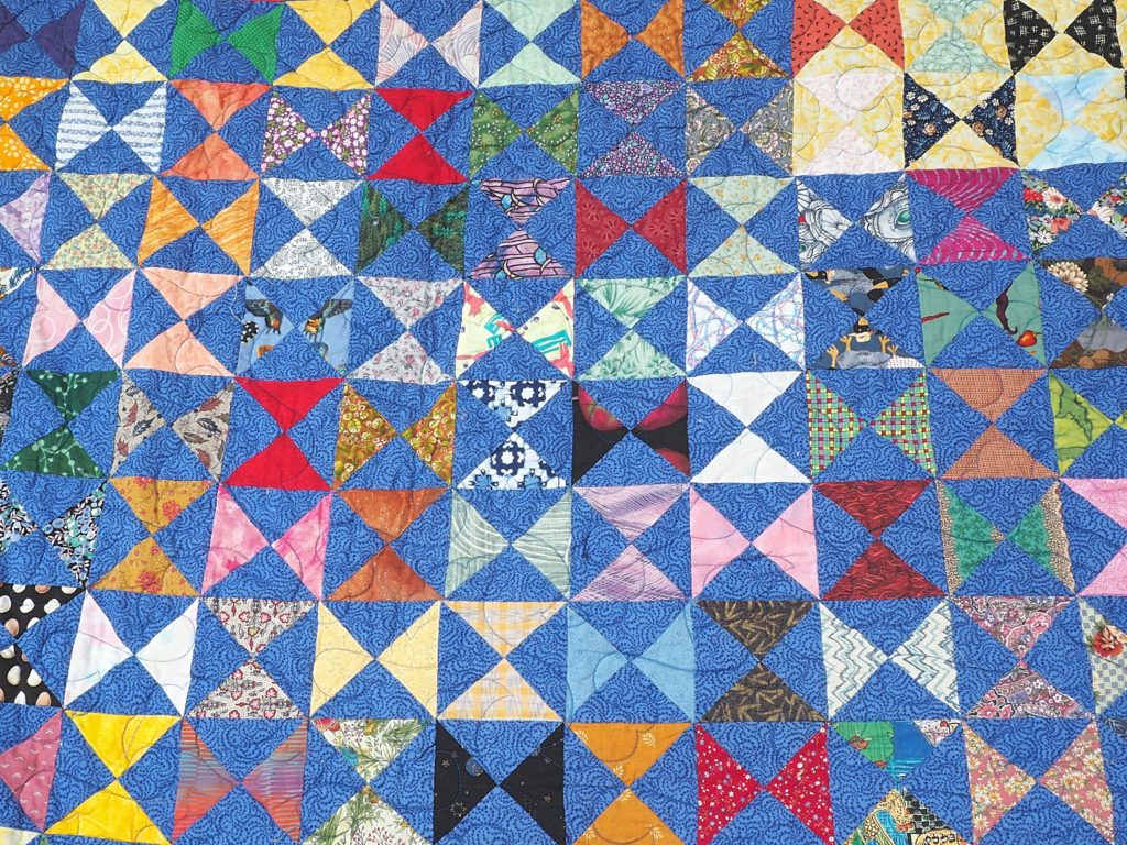 Make your quilting fun with this liberating and unique way of making a scrap quilt.  It's easy with the Paper Bag Method. Free quilt pattern included. - createwithclaudia.com