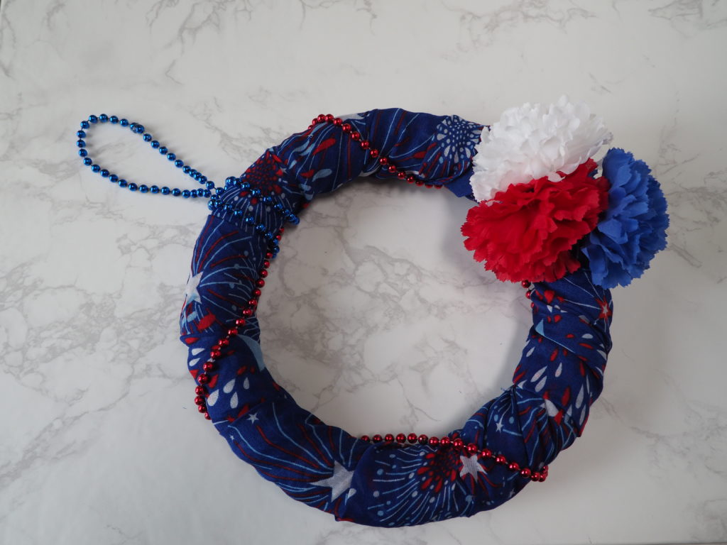 Easy DIY Dollar Store Patriotic Wreath Tutorial - createwithclaudia.com - #fourthofjuly #patriotic 