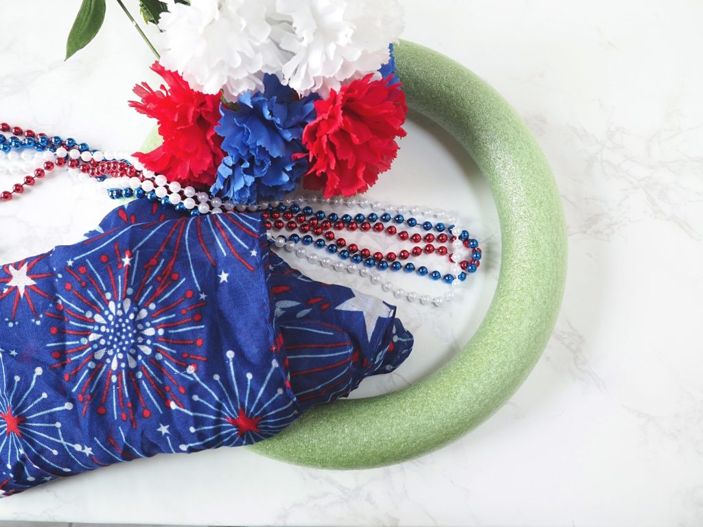 Easy DIY Dollar Store Patriotic Wreath Tutorial - createwithclaudia.com - #fourthofjuly #patriotic 