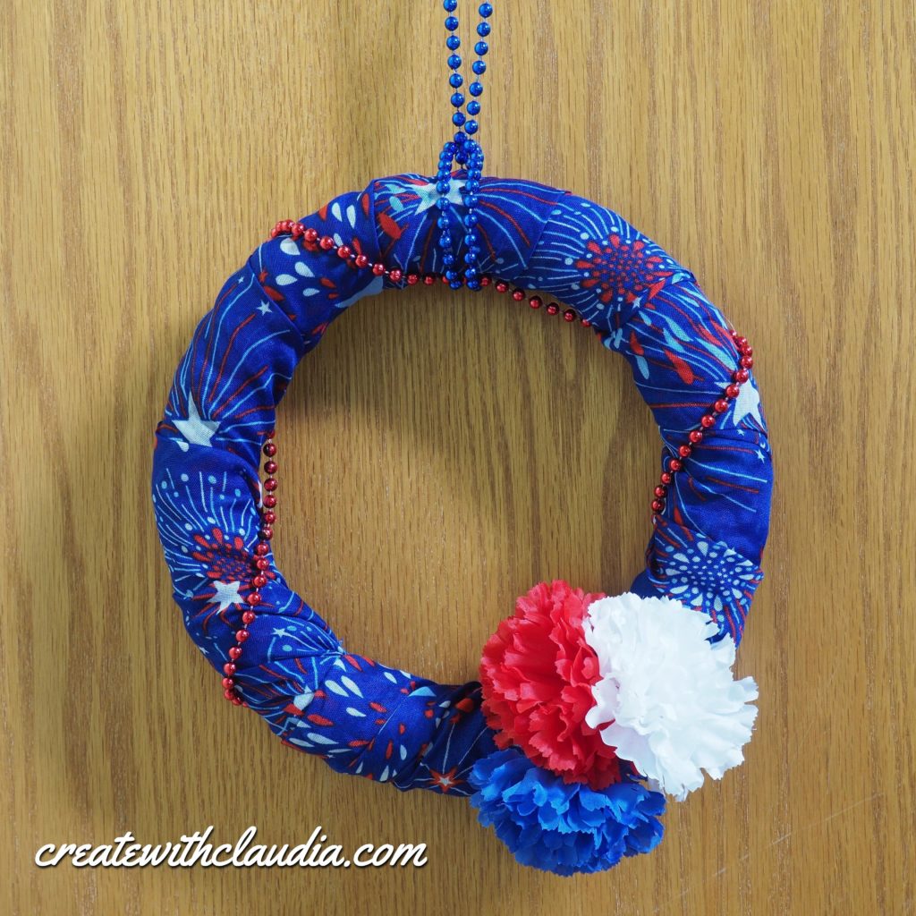 Easy DIY Dollar Store Patriotic Wreath Tutorial - createwithclaudia.com - #fourthofjuly #patriotic 